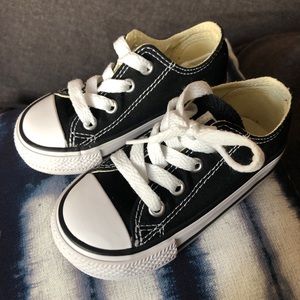 NWOT Chuck Taylor Converse low tops black sz 5